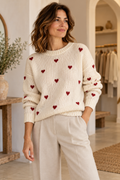 Imagen conceptual de Jersey crema con motivos de corazón creada con IA; prenda pendiente de confirmar
